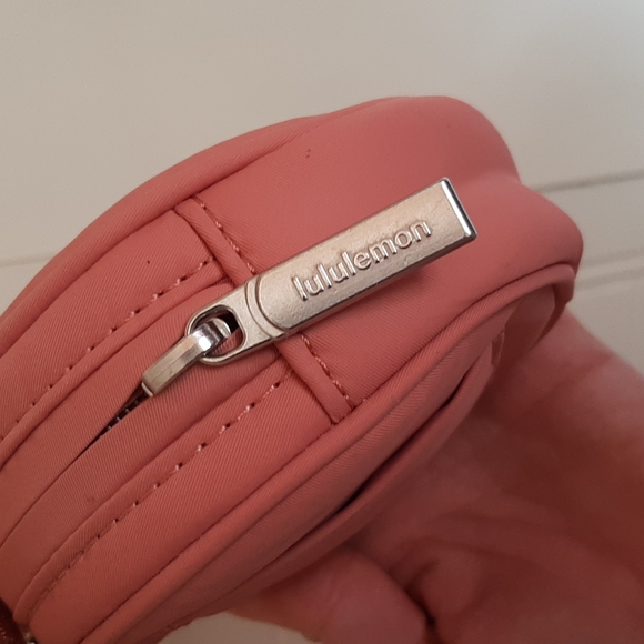 Lululemon Logo Pouch bag - Picture 6 of 8